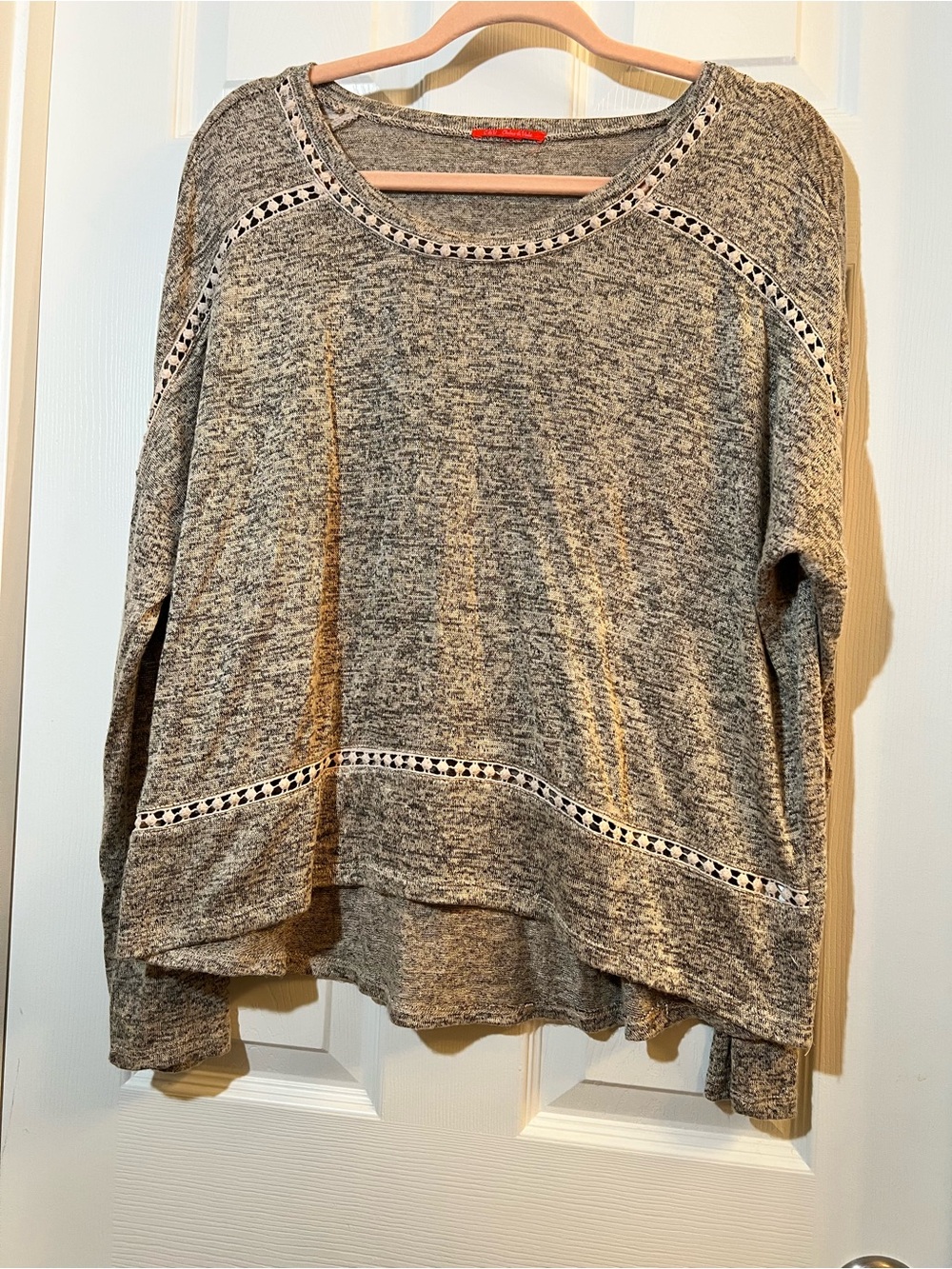 🦋 Chelsea & Violet tan & cream Heathered Open-Stitch Trim Long Sleeve Top size m
